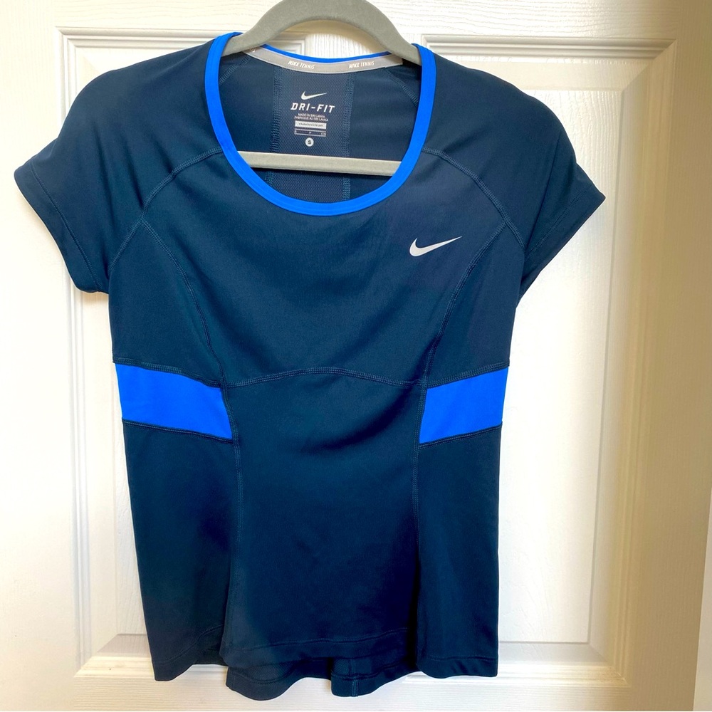 Nike Dri-Fit Women’s Short Sleeve Tennis top. Sz S Like new